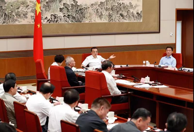 李克強:推動燃煤電廠和鋼鐵產(chǎn)能超低排放改造 促進工業(yè)爐窯全面達標排放
